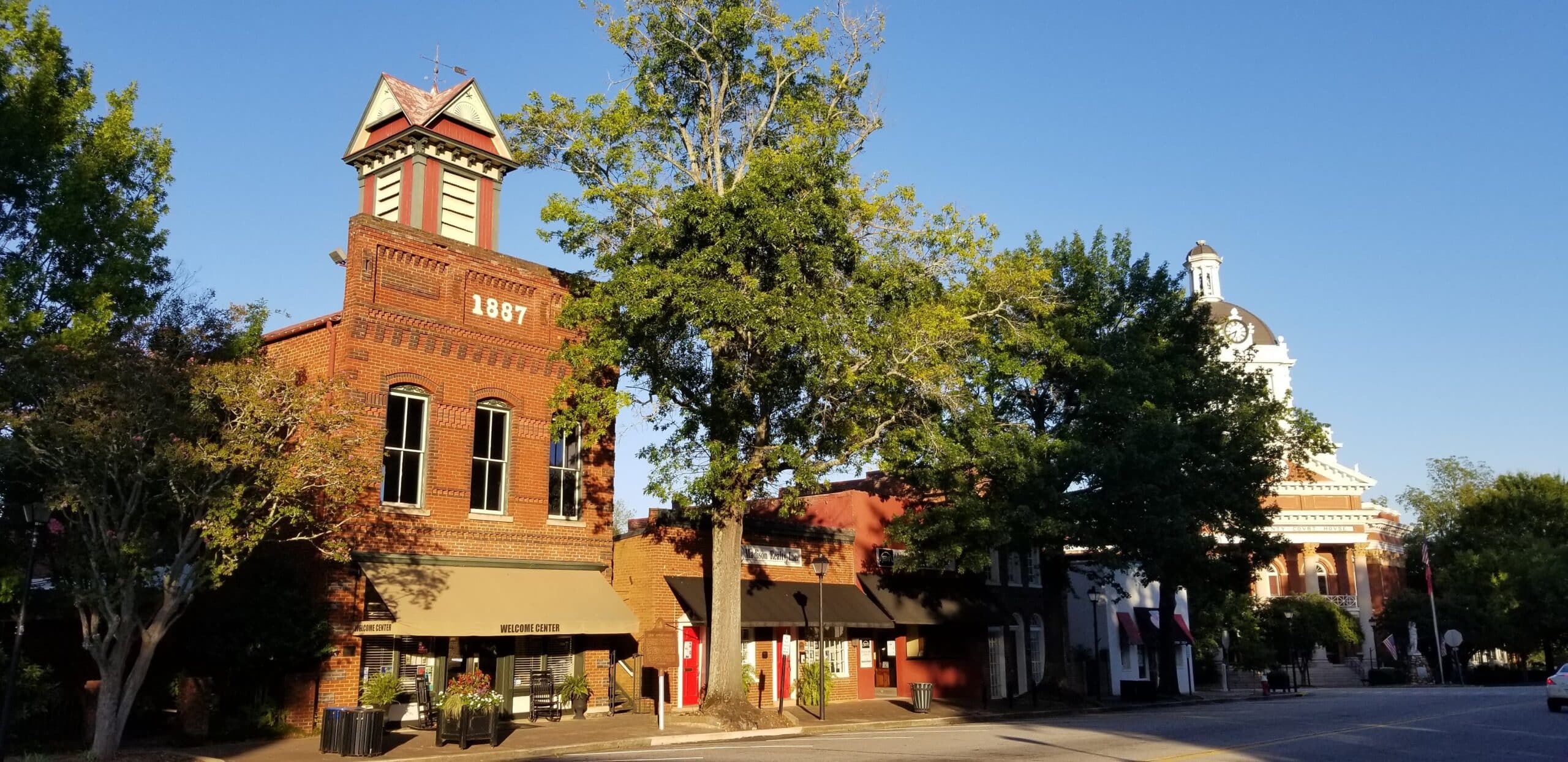 Streetscape of downtown Madison, GA at E. Jefferson Street