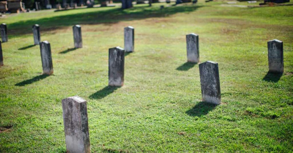 Confederate graves along with three "Unknown Colored Attendents"