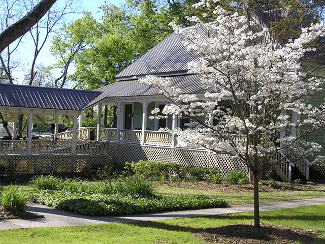 Brady Inn in Spring | Where To Stay In Georgia | Places To Stay in Madison GA | Visit Madison