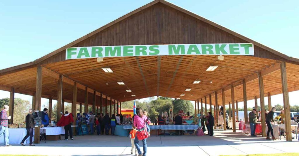 Family-friendly farmer's market at Farmview Market