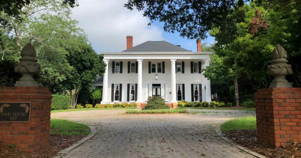 The Oak House was a film location for the ficticious Mystic Falls in The Vampire Diaries