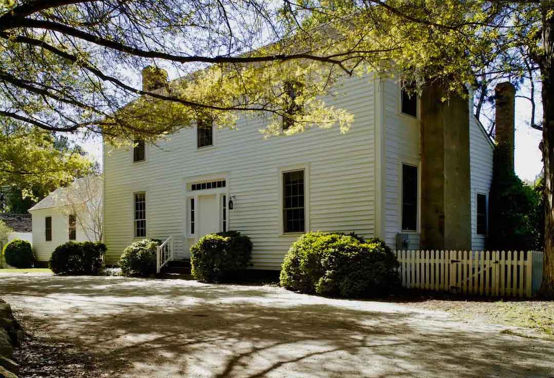 Cedar Lane Farmstay - an1830s two-story farmhouse